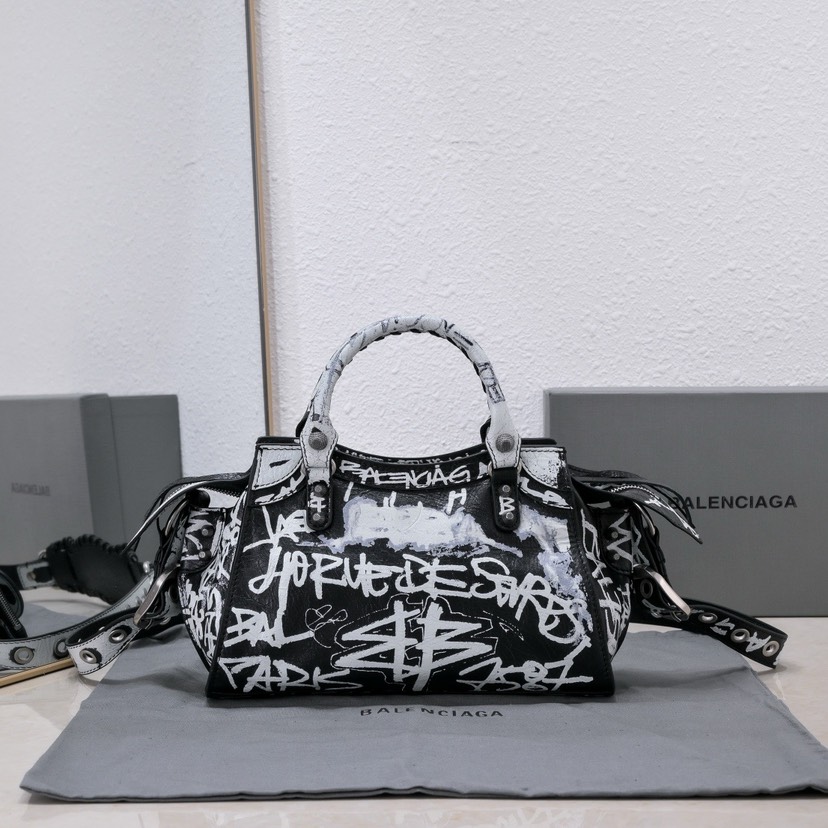 Balenciaga le cagole series underarm bag