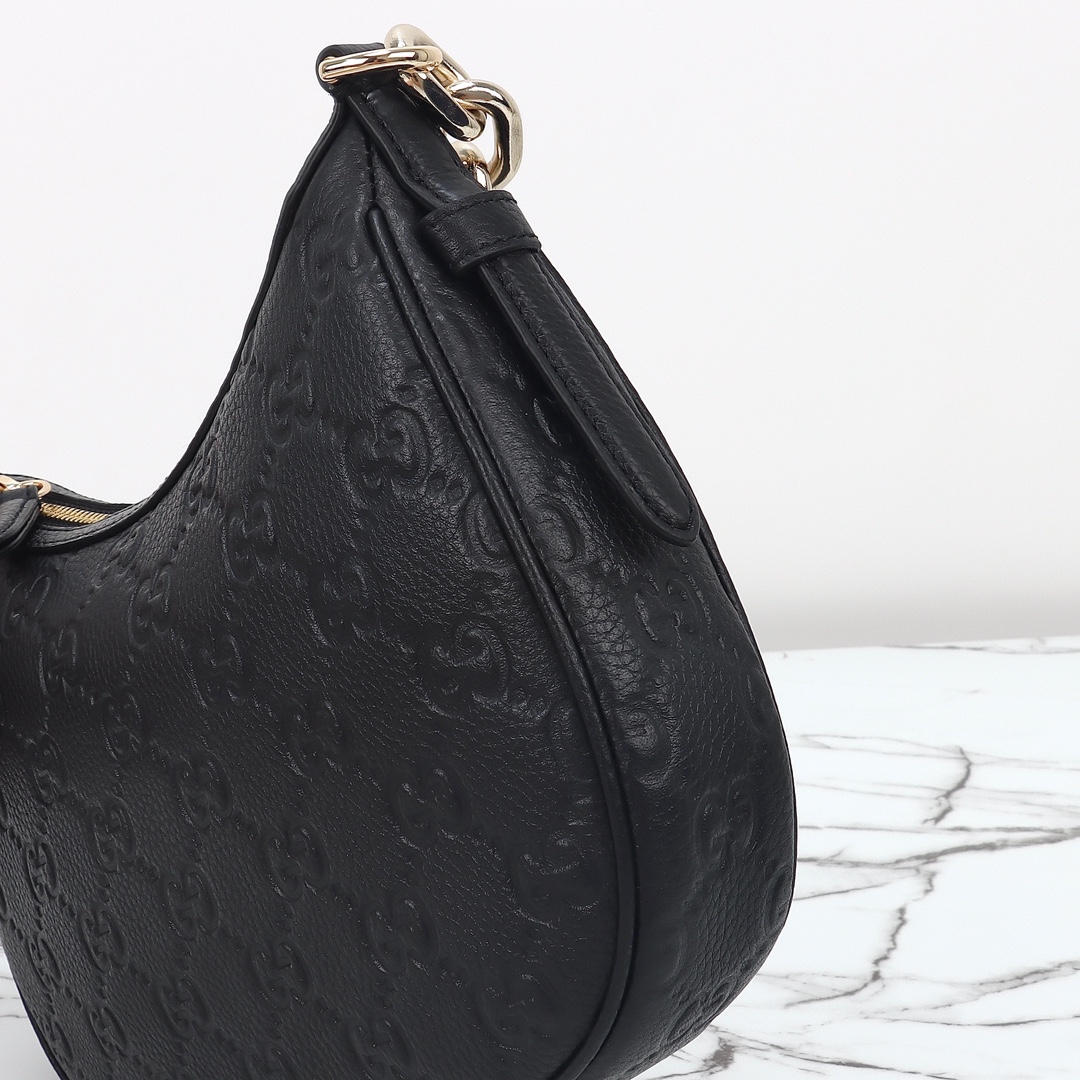 Gucci GG Emblem Medium Shoulder Bag 815409 AAEEM 1000