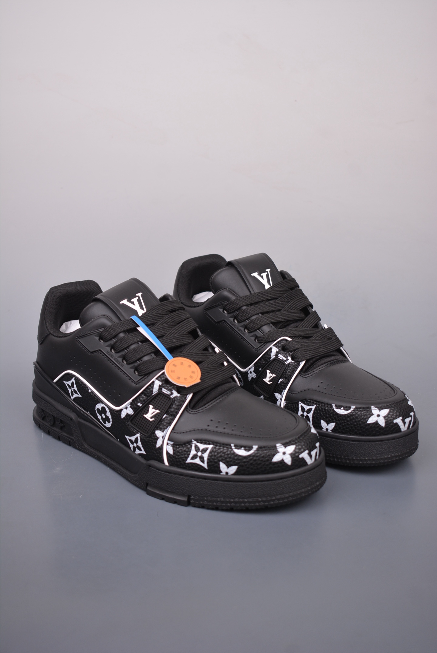 Louis Vuitton Trainer Sneaker Low Black and White Print 1AAREW