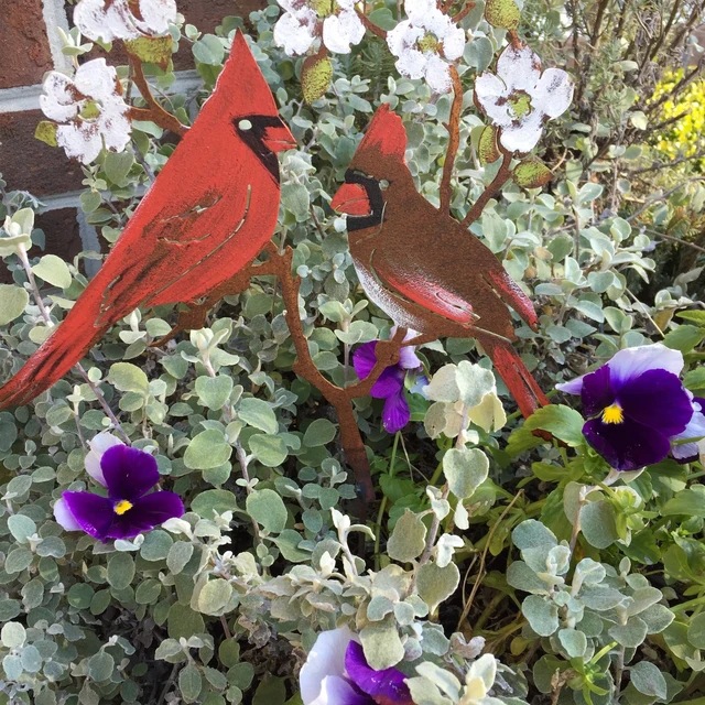 Hand painted metal bird metal garden art decoration on spring willow garden stake