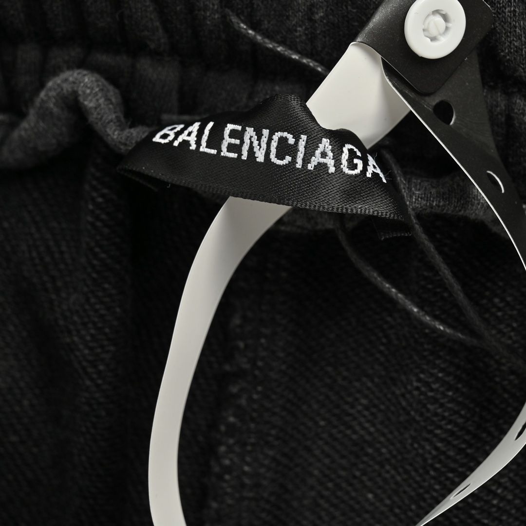 Balenciaga 24ss embossed logo washed shorts