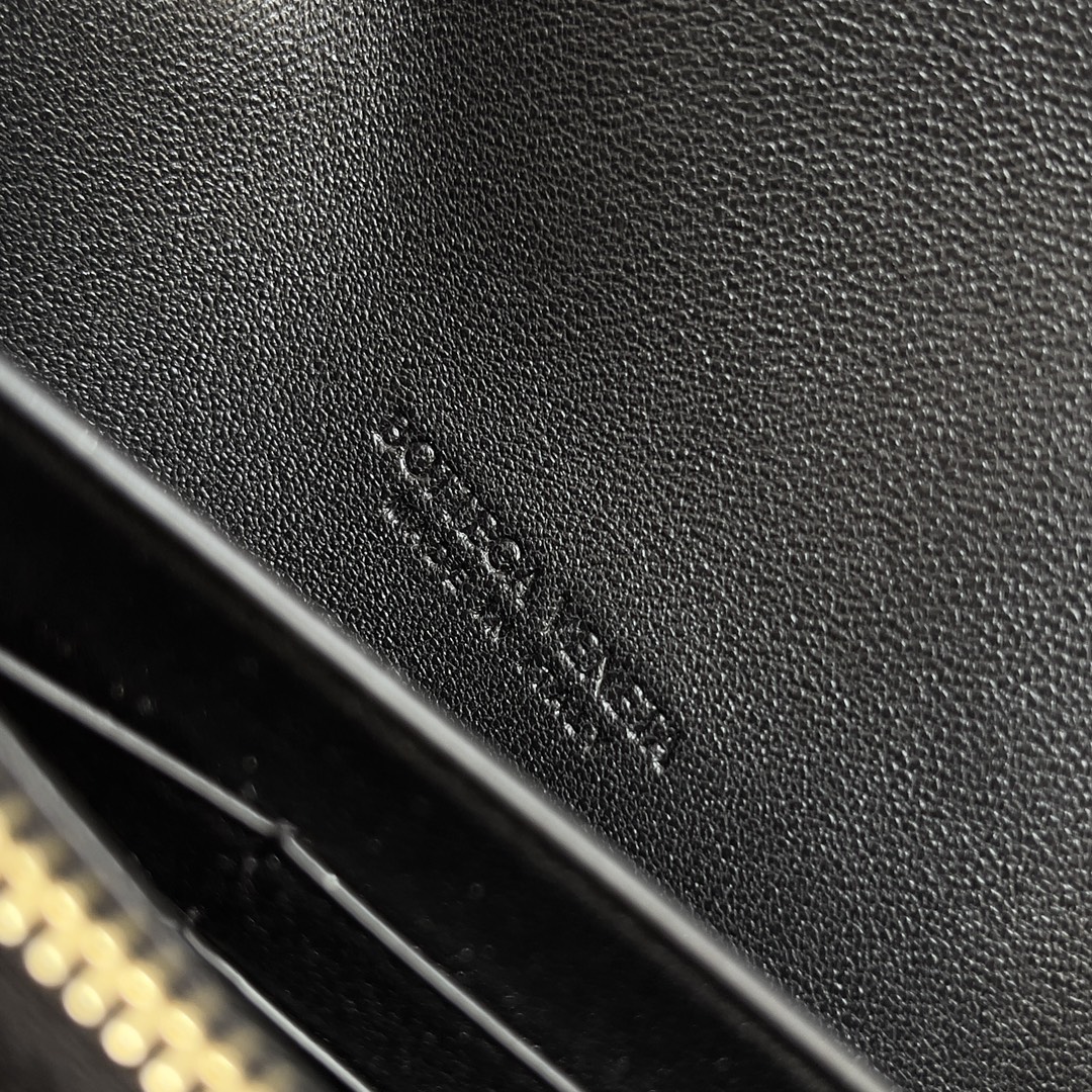 Bottega Veneta Andiamo Clutch Wallet 741504