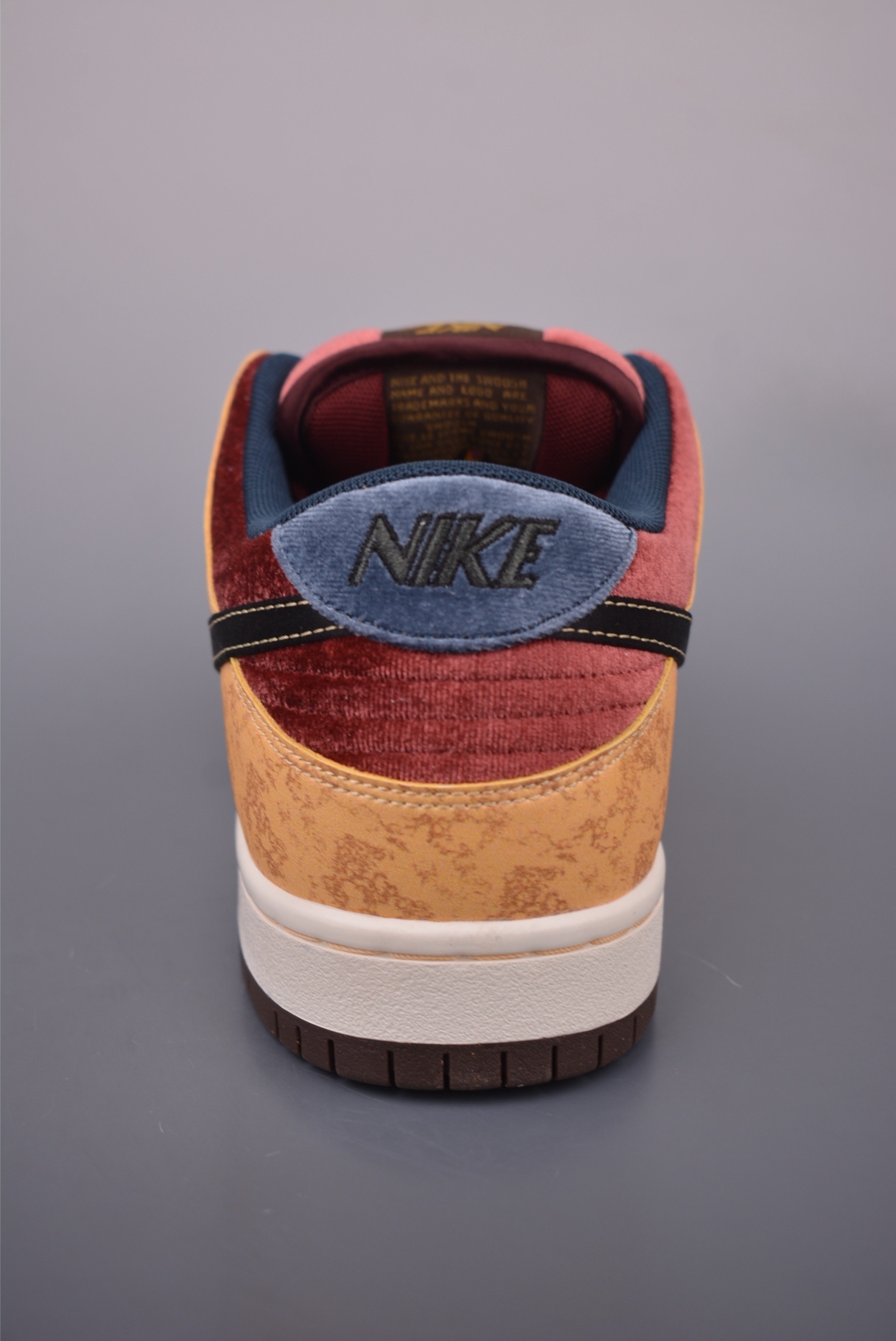 Nike SB Dunk Low “City Of Cinema” FZ1278-200