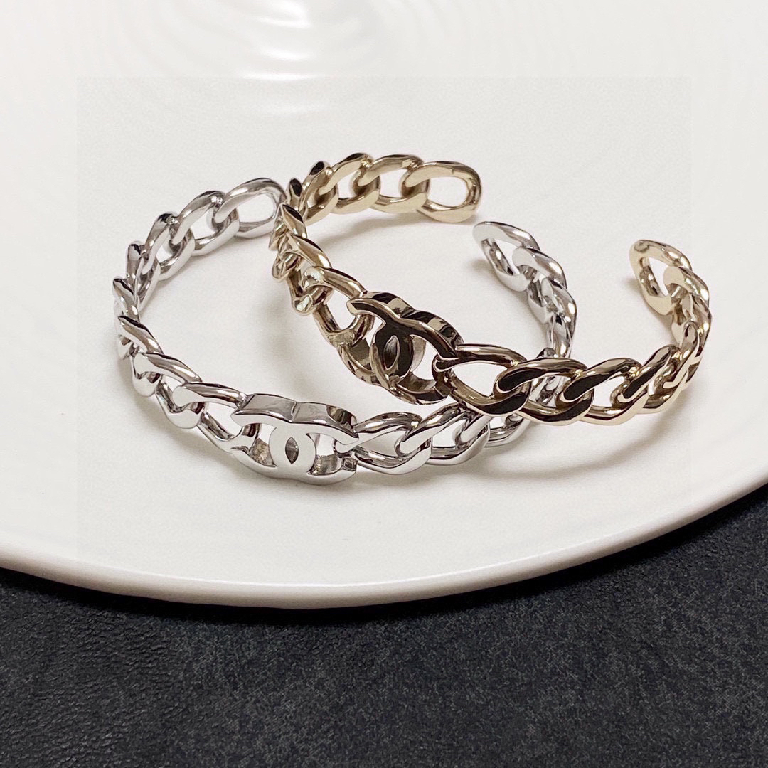 Chanel hollow chain bracelet