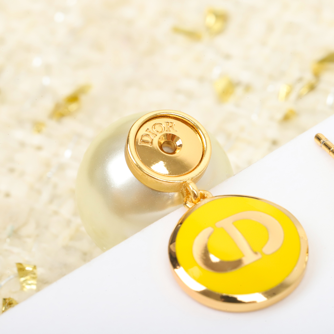 Dior round pearl earrings