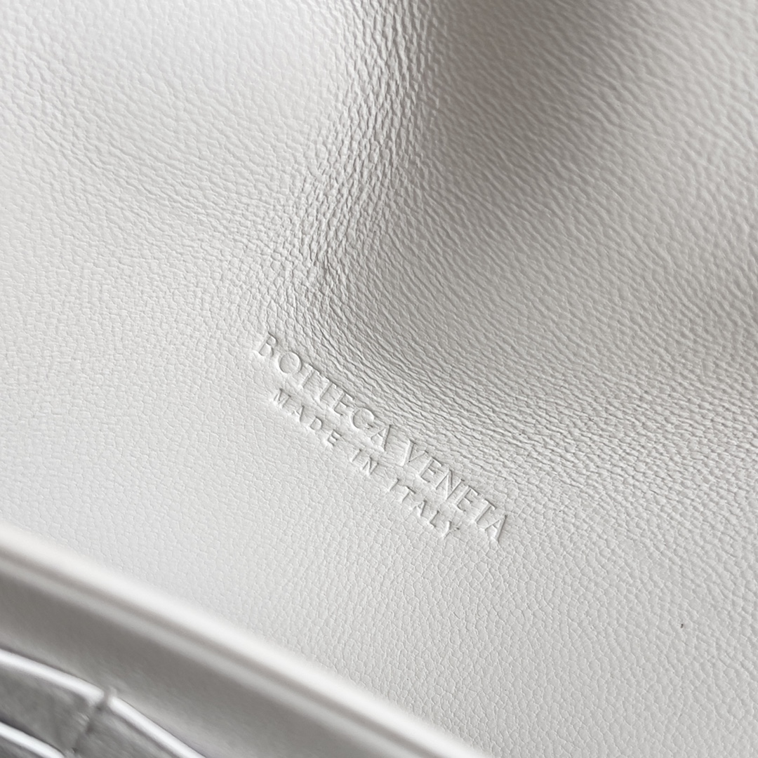 Bottega Veneta Andiamo Clutch Wallet 741504