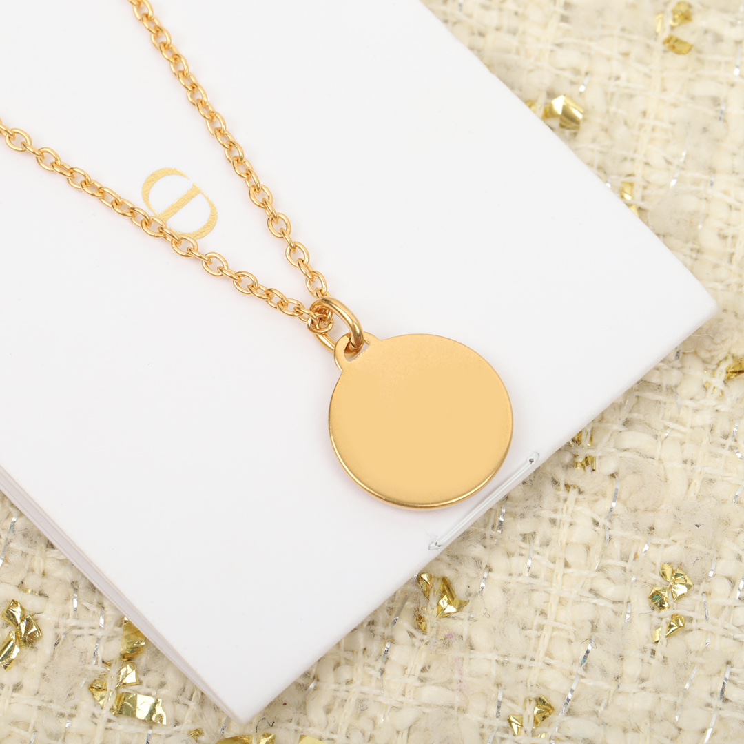 Dior letter necklace