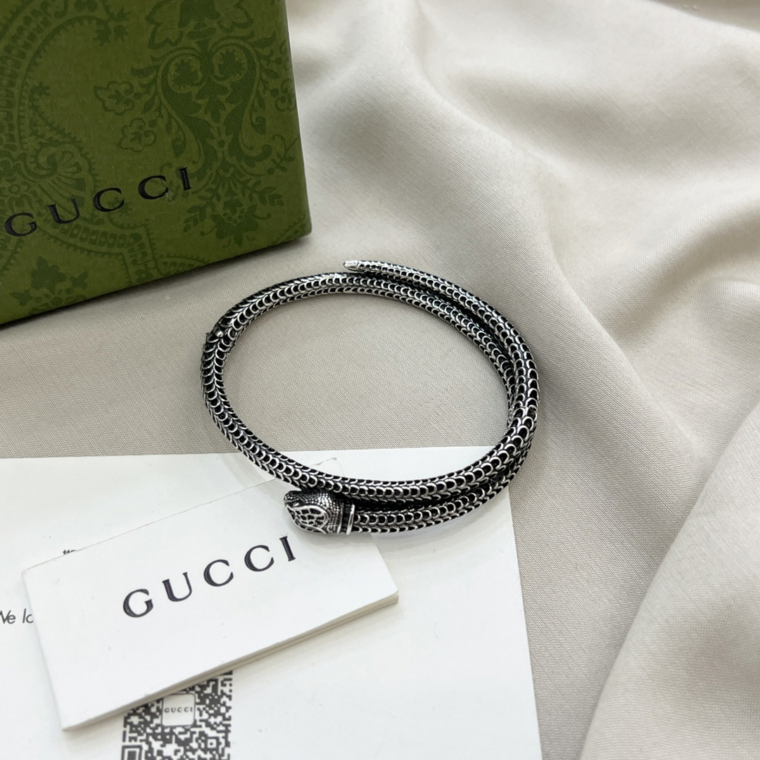 Gucci snake shape vintage bracelet