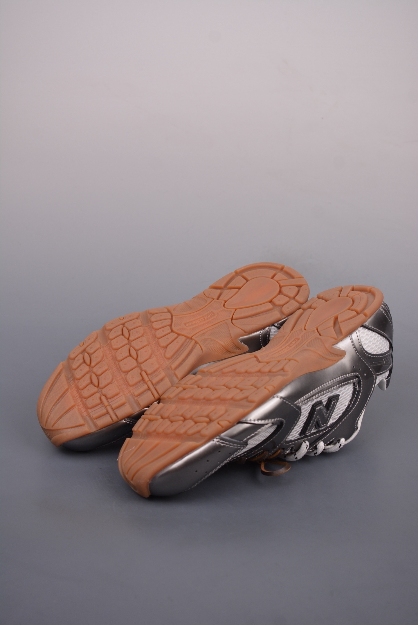 Miu Miu x New Balance 530 SL Leather Sneakers Metallic Silver 5E165E_3L90_F0118_F_BD05