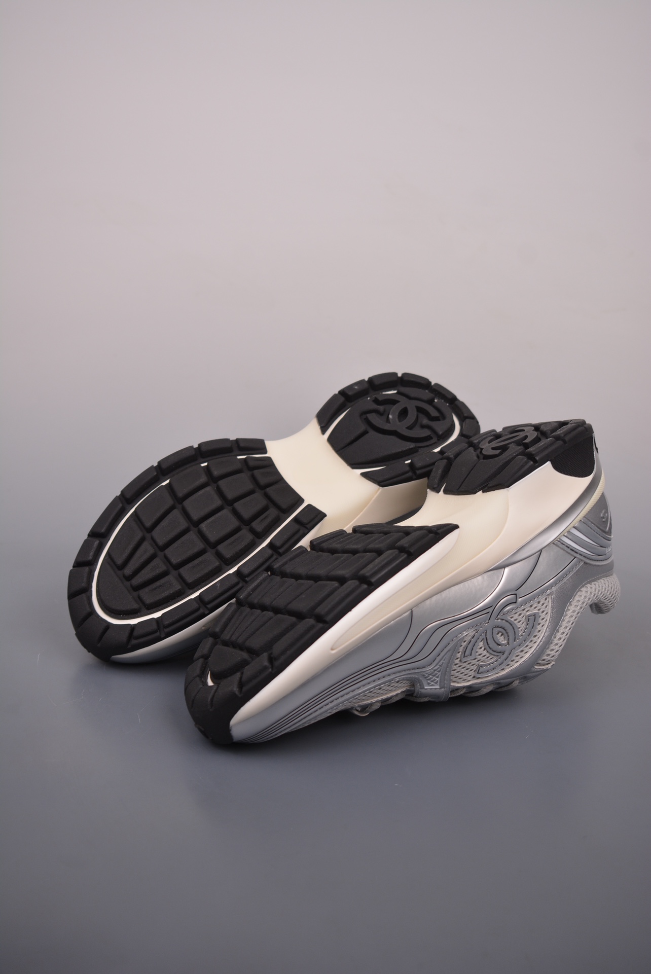 Chanel Cruise Logo Casual Low silver