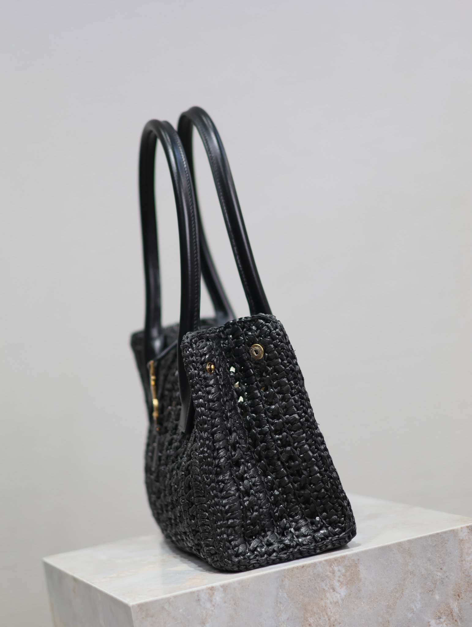 Yves Saint Laurent Woven Handbag 262149