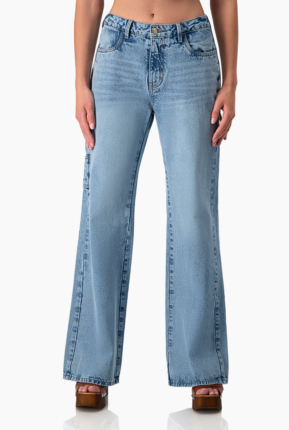 Jeans amplio con detalle de cinta en costados