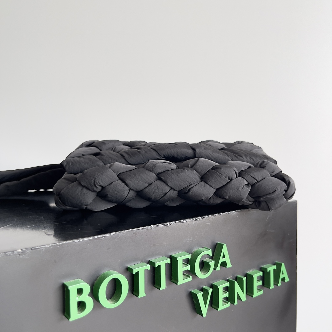 Bottega Veneta RUMPLE MESSENGER Crossbody Bag 795498