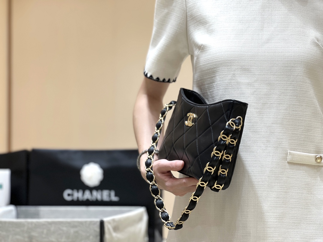 Chanel 24K Autumn/Winter Collection Hobo AS5177
