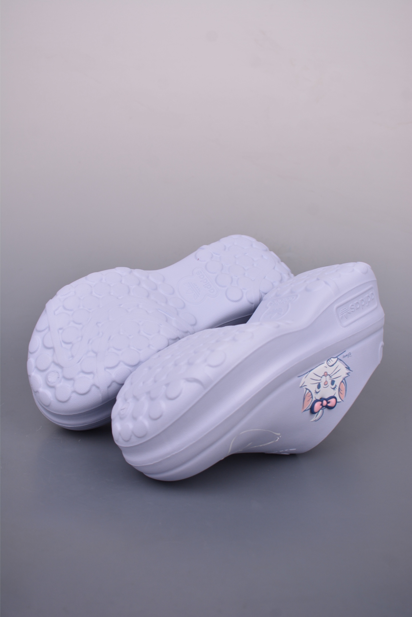 Disney's A Tale of Two Sisters x adidas originals ADIFOM STAN MULE Focus JR4245
