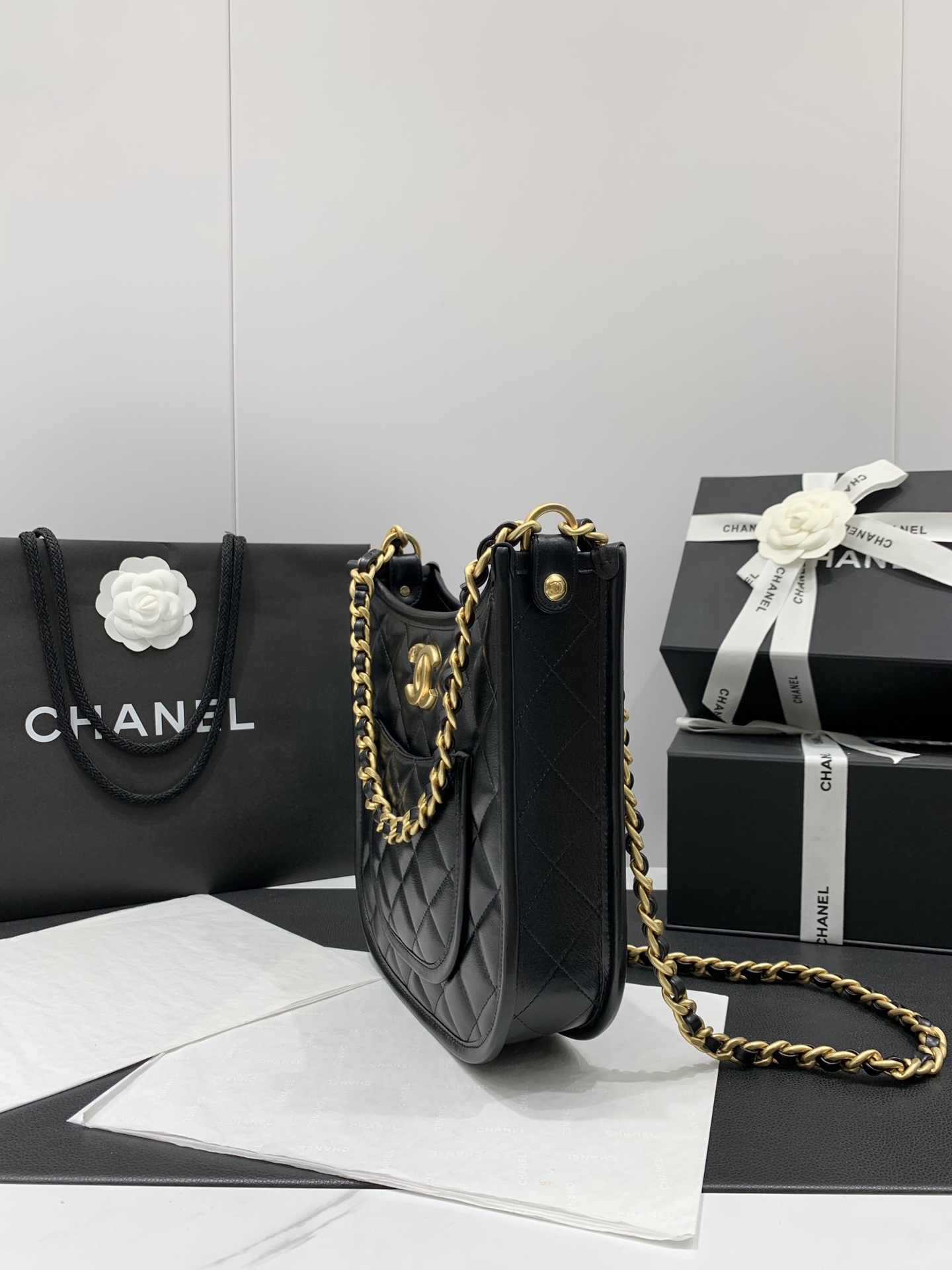 Chanel 24s 𝗁𝗈𝖻𝗈 crossbody hippie bag 99353