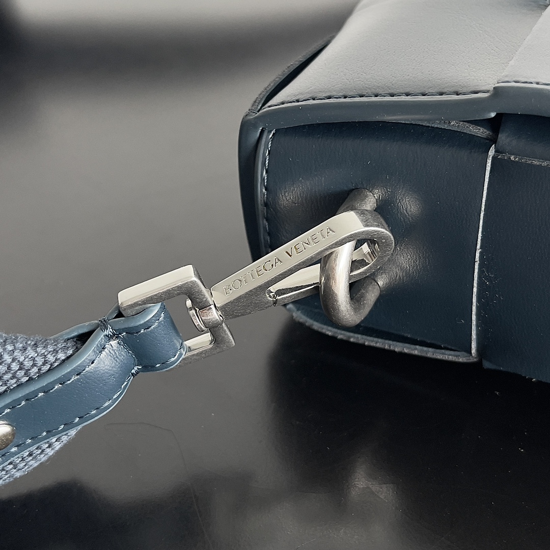 Bottega Veneta cassette bag 741777