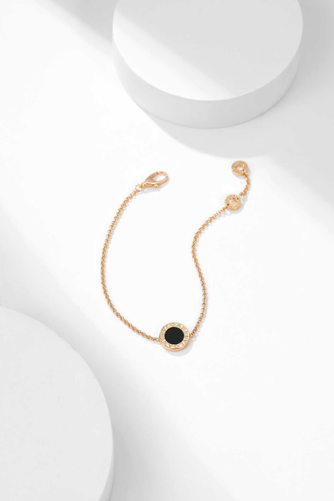 Bulgari black and white double-sided single flower bracelet