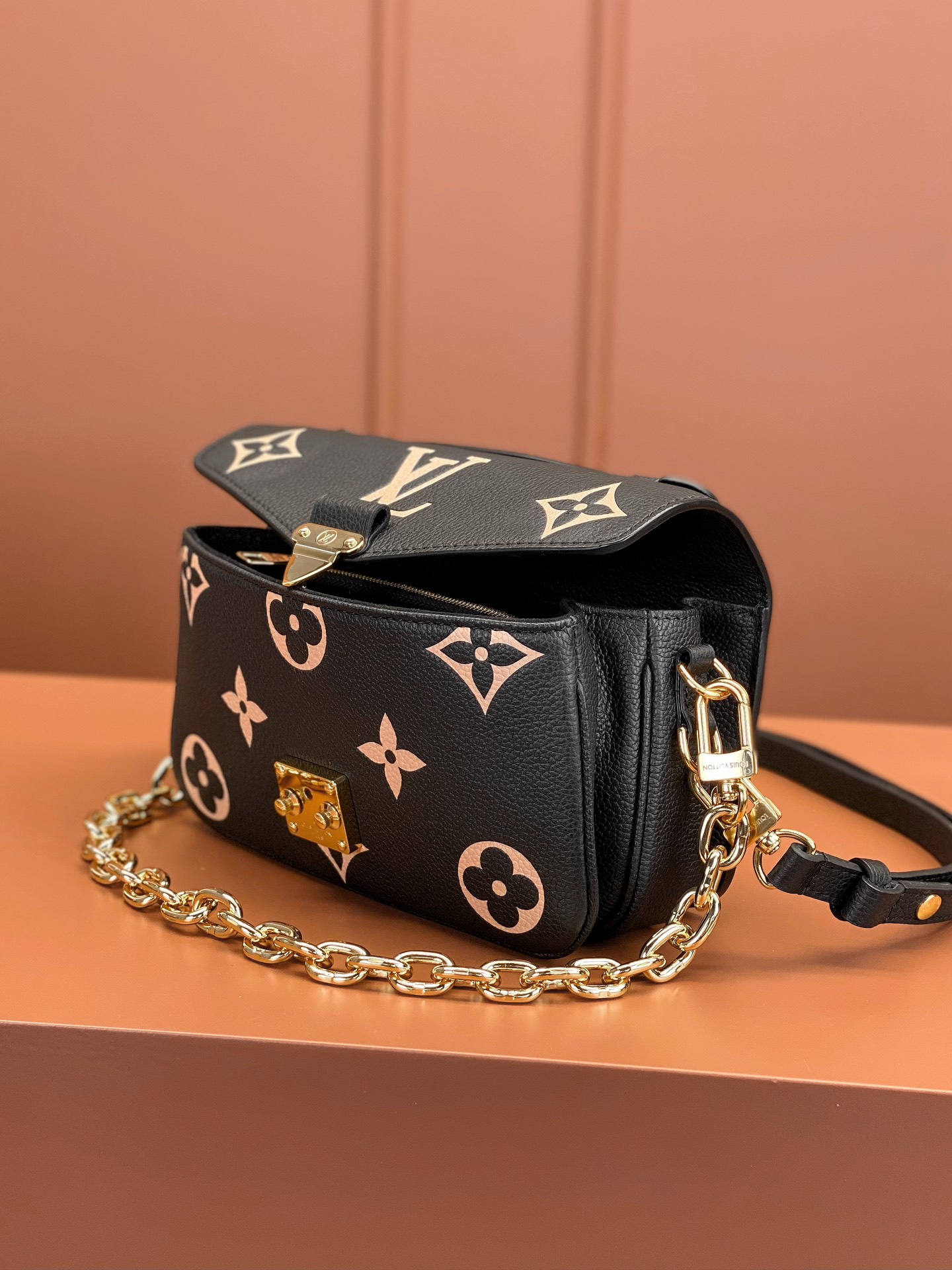 Louis Vuitton POCHETTE MÉTIS EAST WEST Bag M46596