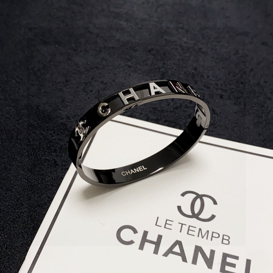 Chanel narrow version engraved letter charcoal black bracelet