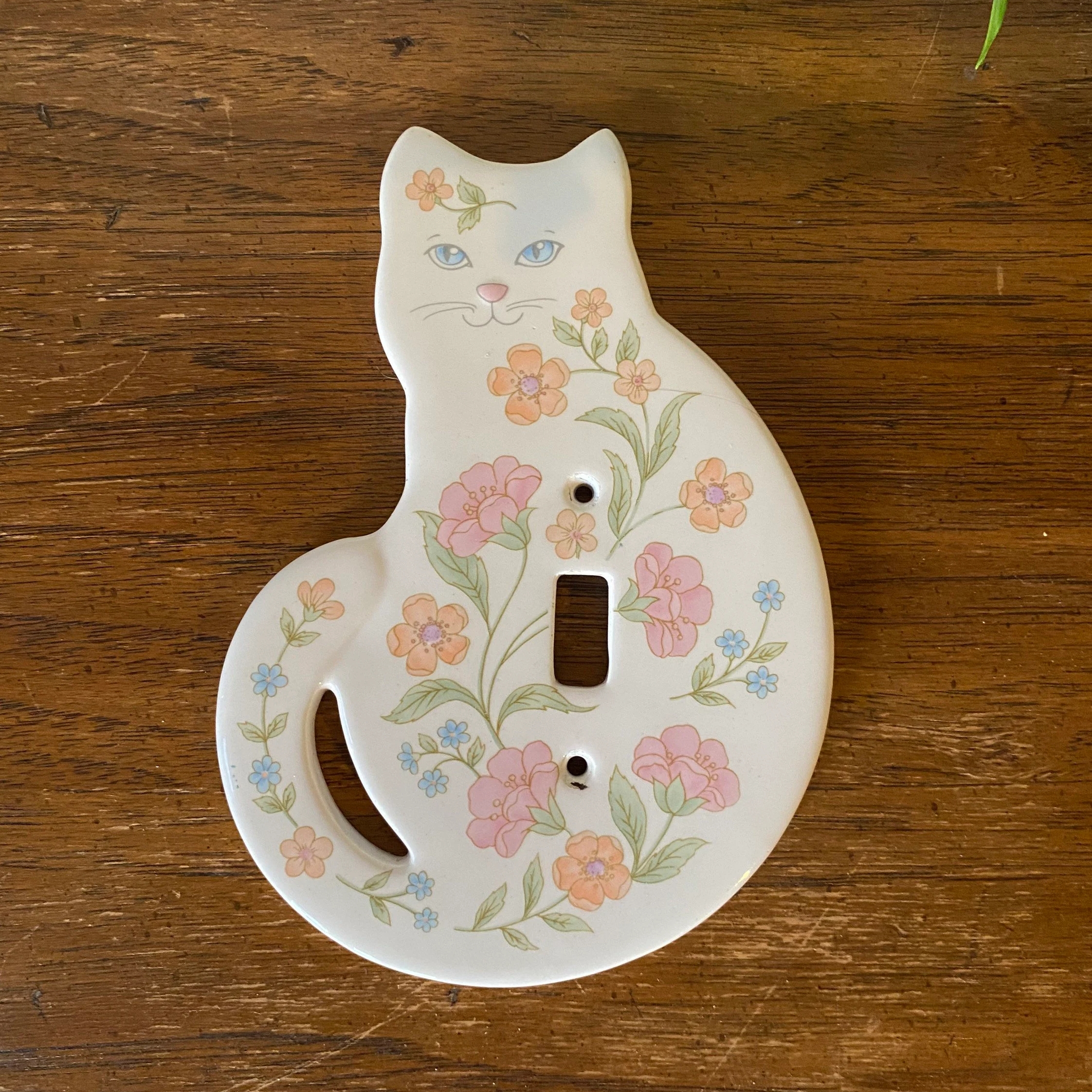 💗🎁 Mother's Day Gift - Vintage Ceramic Cat Light Switch Cover – 1980s Pastel Home Decor