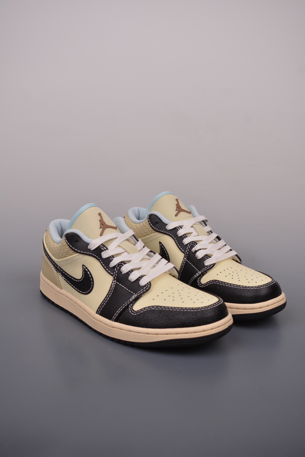 Air Jordan 1 Low SE Coconut Milk Black XZ2828-001