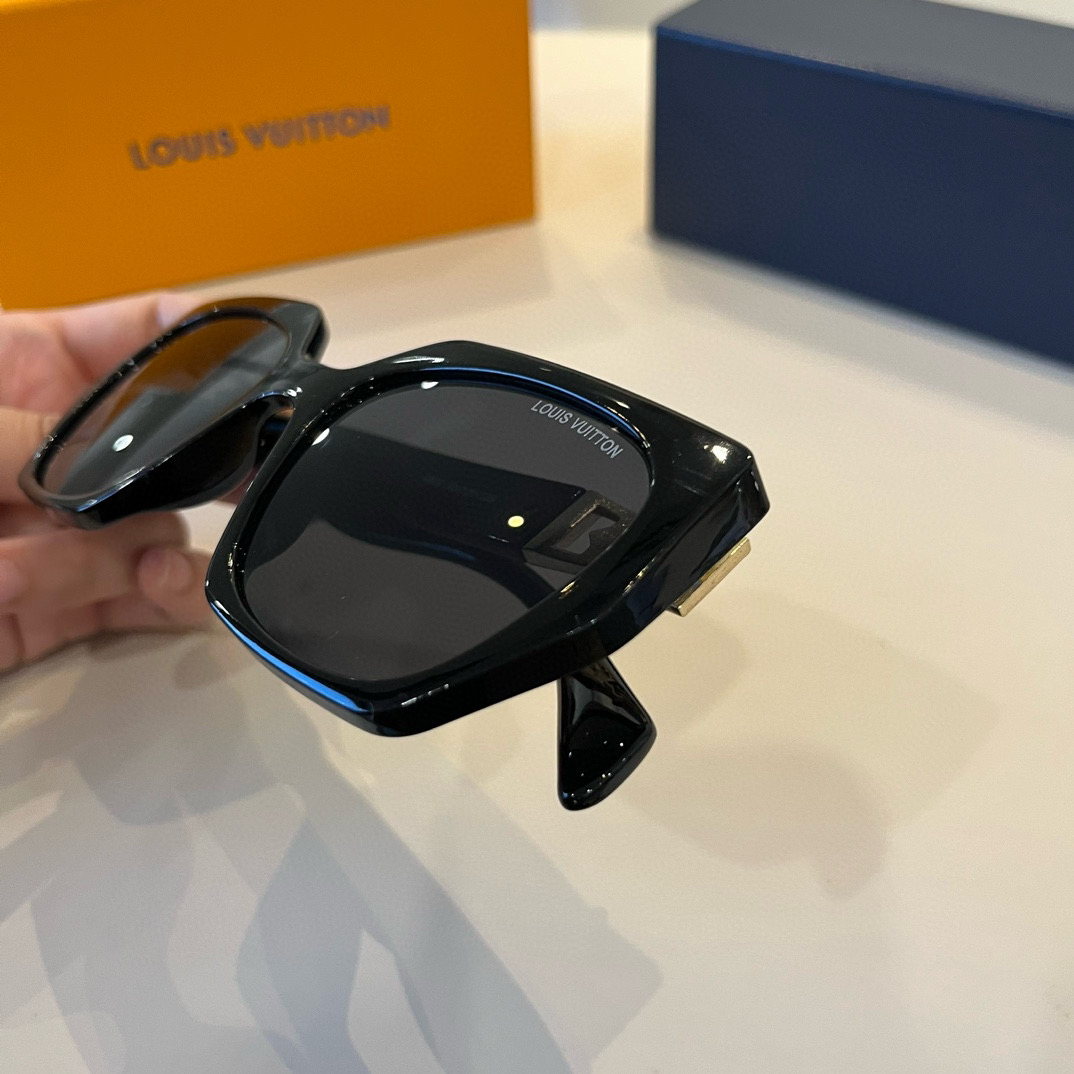 Louis Vuitton square-frame sunglasses