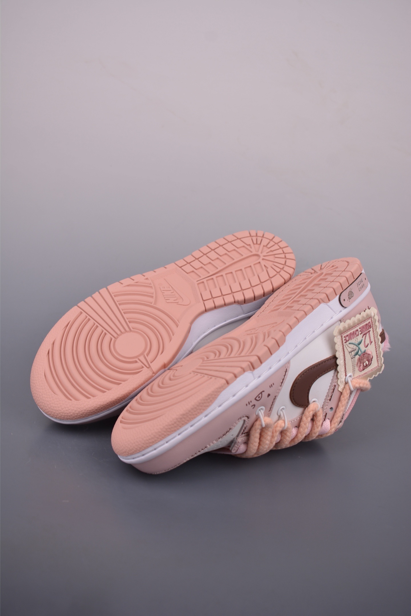 Nike SB Dunk Low Sneakers 
