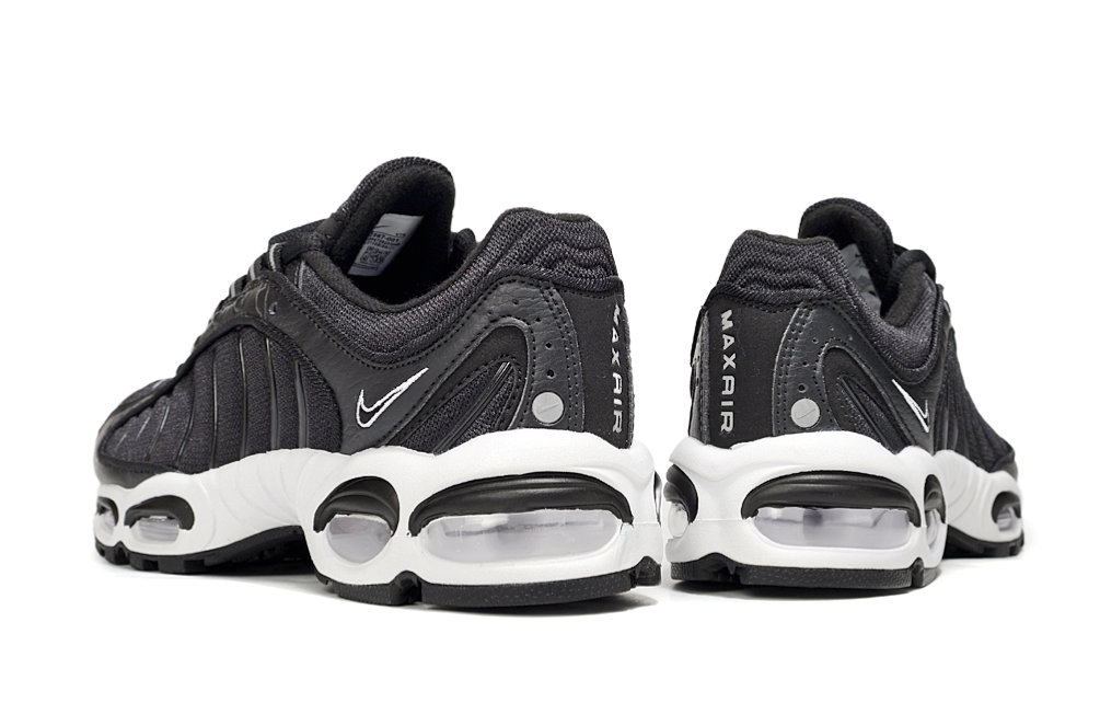 Air Max TailWind 4