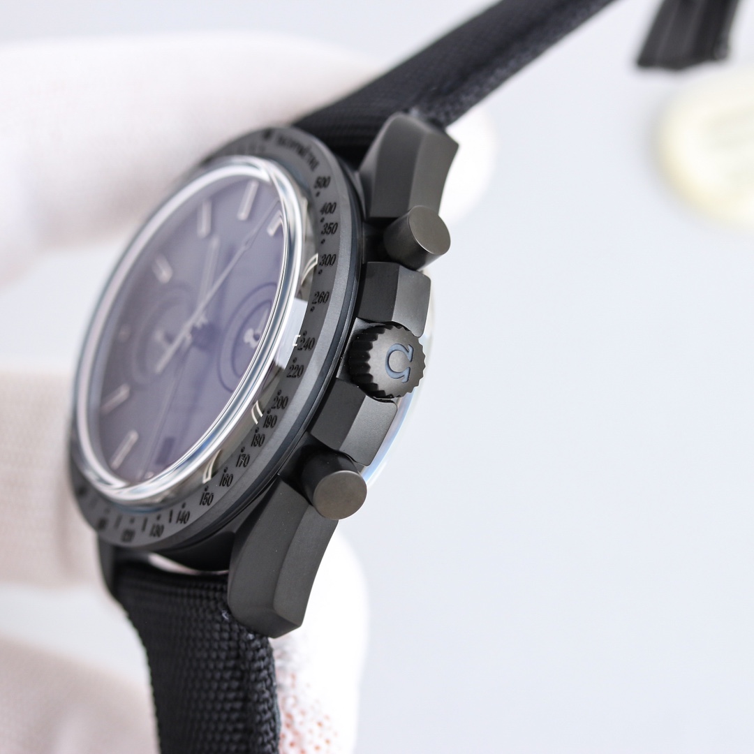 Omega Speedmaster Dark Side of the Moon 311.92.44.51.01.005