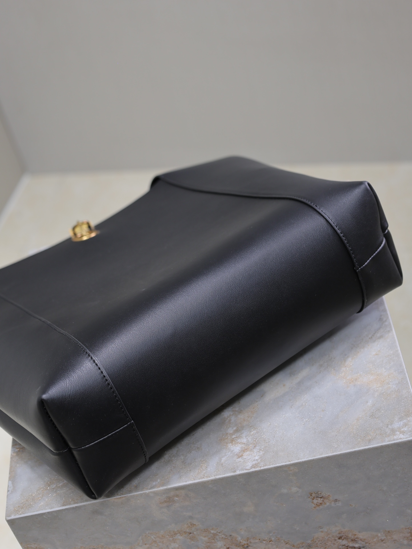 Yves Saint Laurent Hobo Shoulder Bag 773686