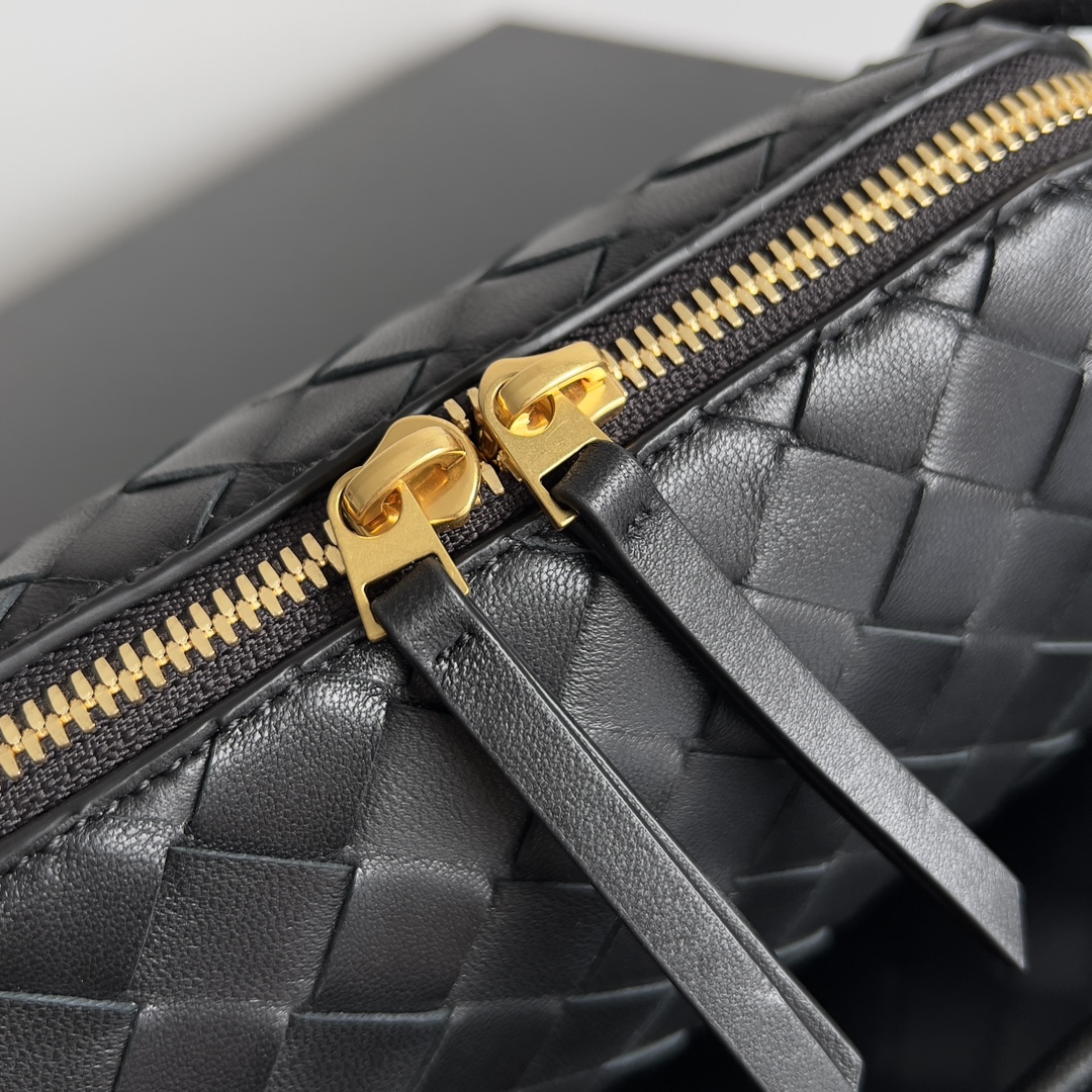 Bottega Veneta Concert Pouch Mini Bag 794258