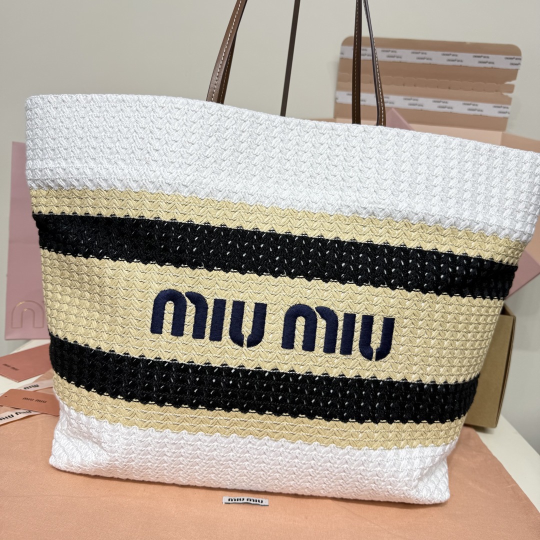 Miu Miu embroidered bag 5BG228