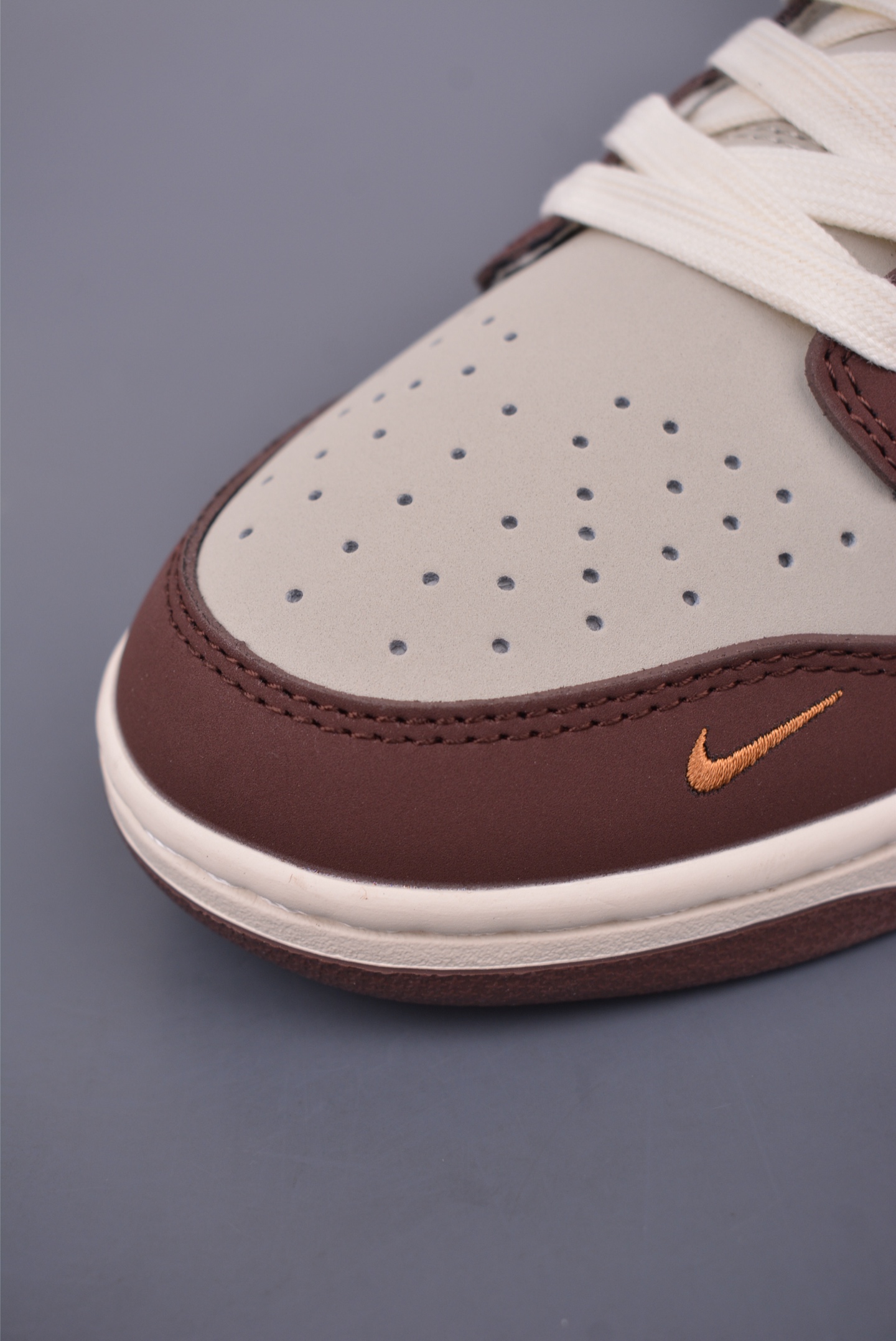 BURBERRY x Nike SB Dunk Low 