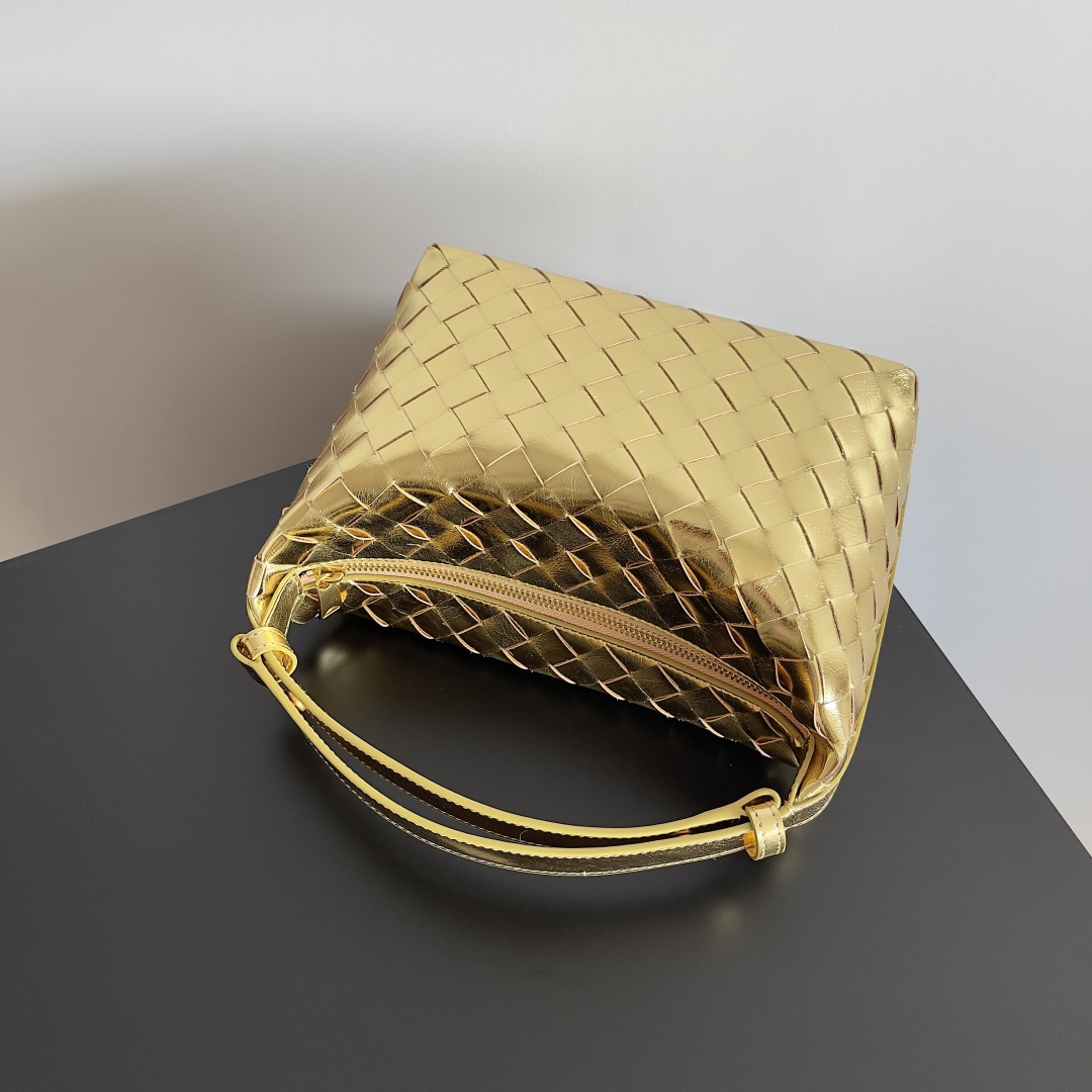 Bottega Veneta Year of the Snake Limited Edition Wallace Handbag 754443