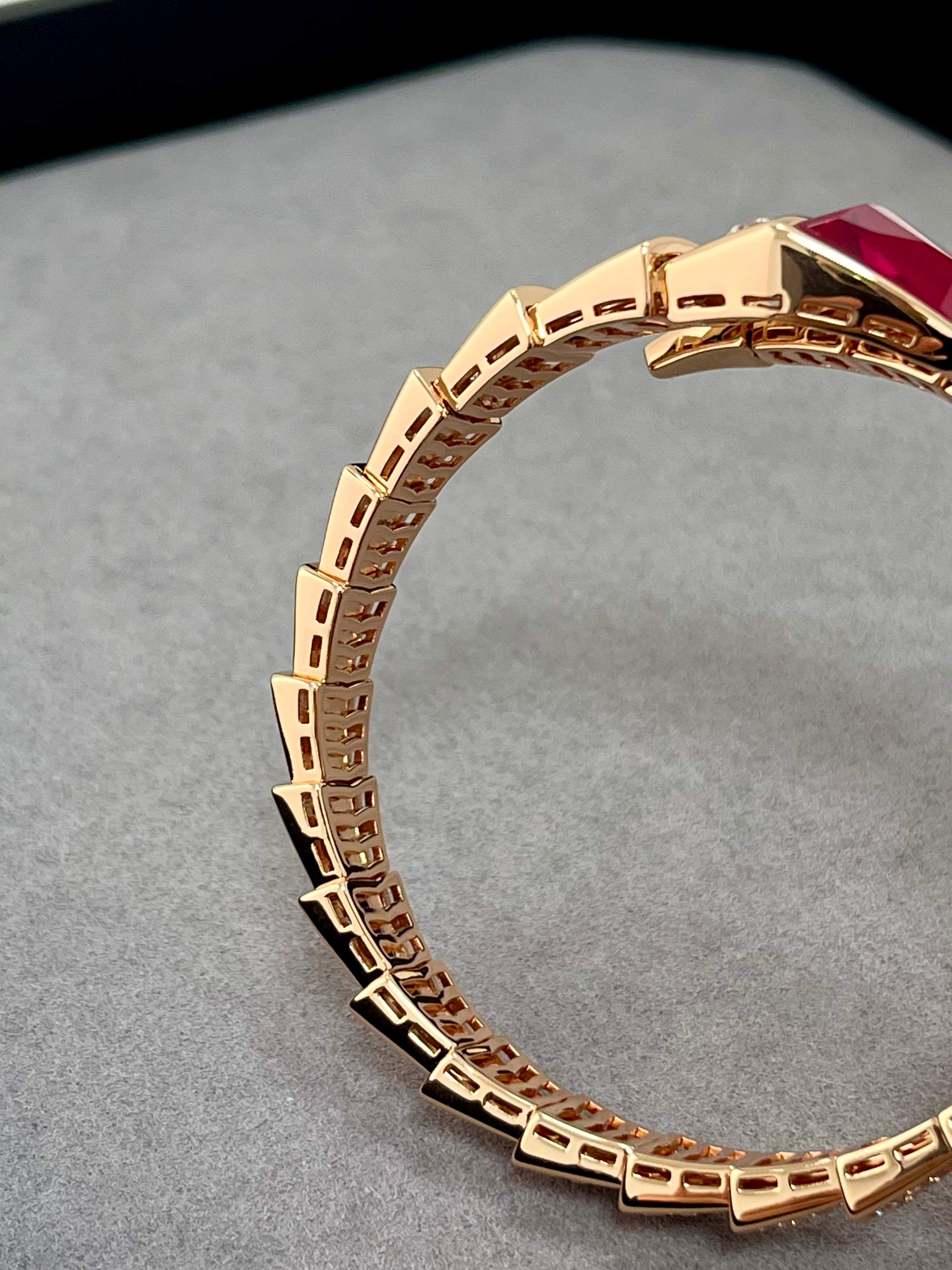 Bulgari ruby ​​snake bone full diamond bracelet