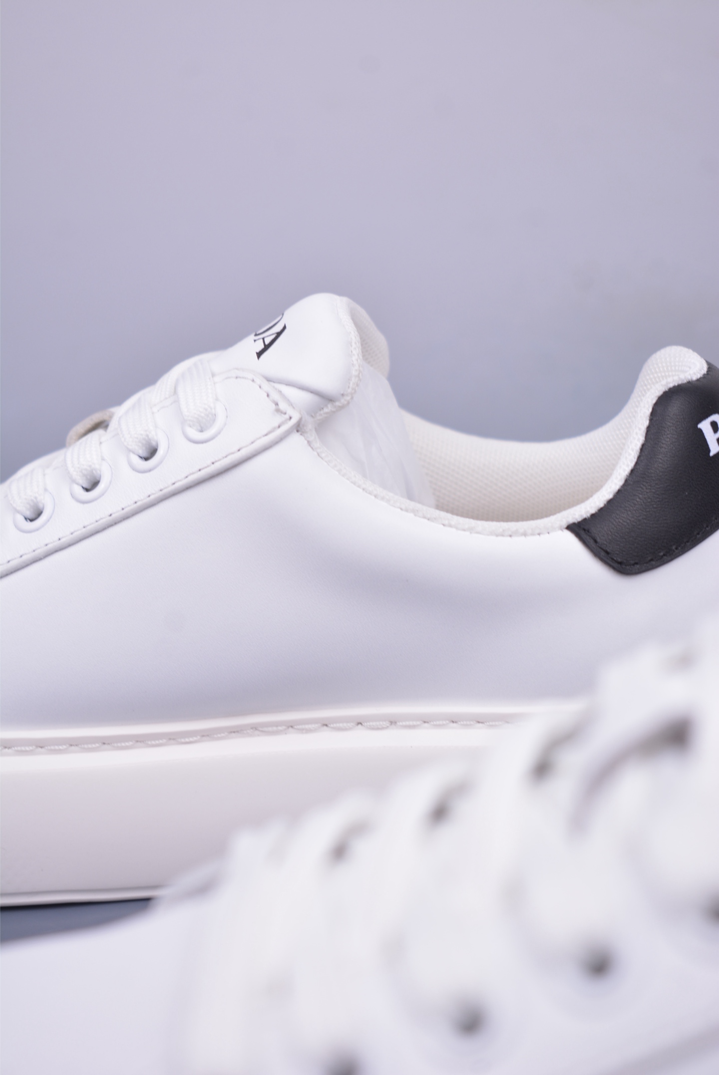 Prada low-top casual sneakers black and white AJ17392118