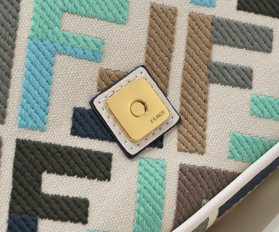 FENDI Baguette Shoulder Bag 1002