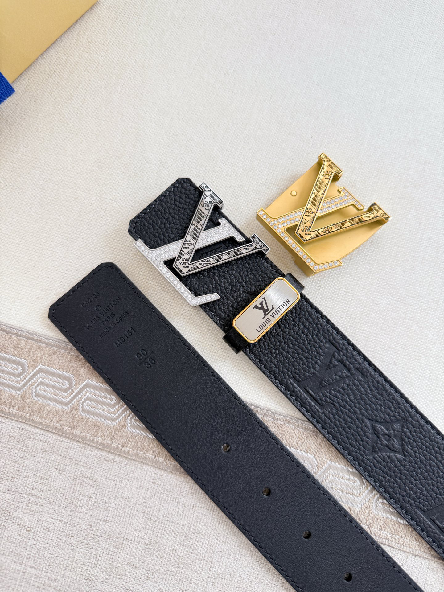 Louis Vuitton diamond-studded buckle embossed cowhide men's belt, 3.8cm wide