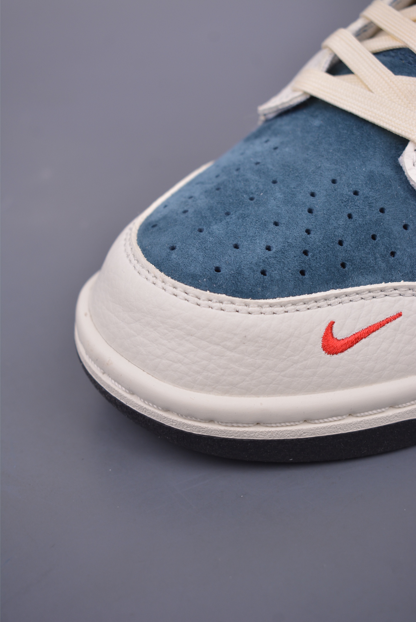 Stussy x Nike SB Dunk Low sneakers Off-white and dark blue CY5979-112