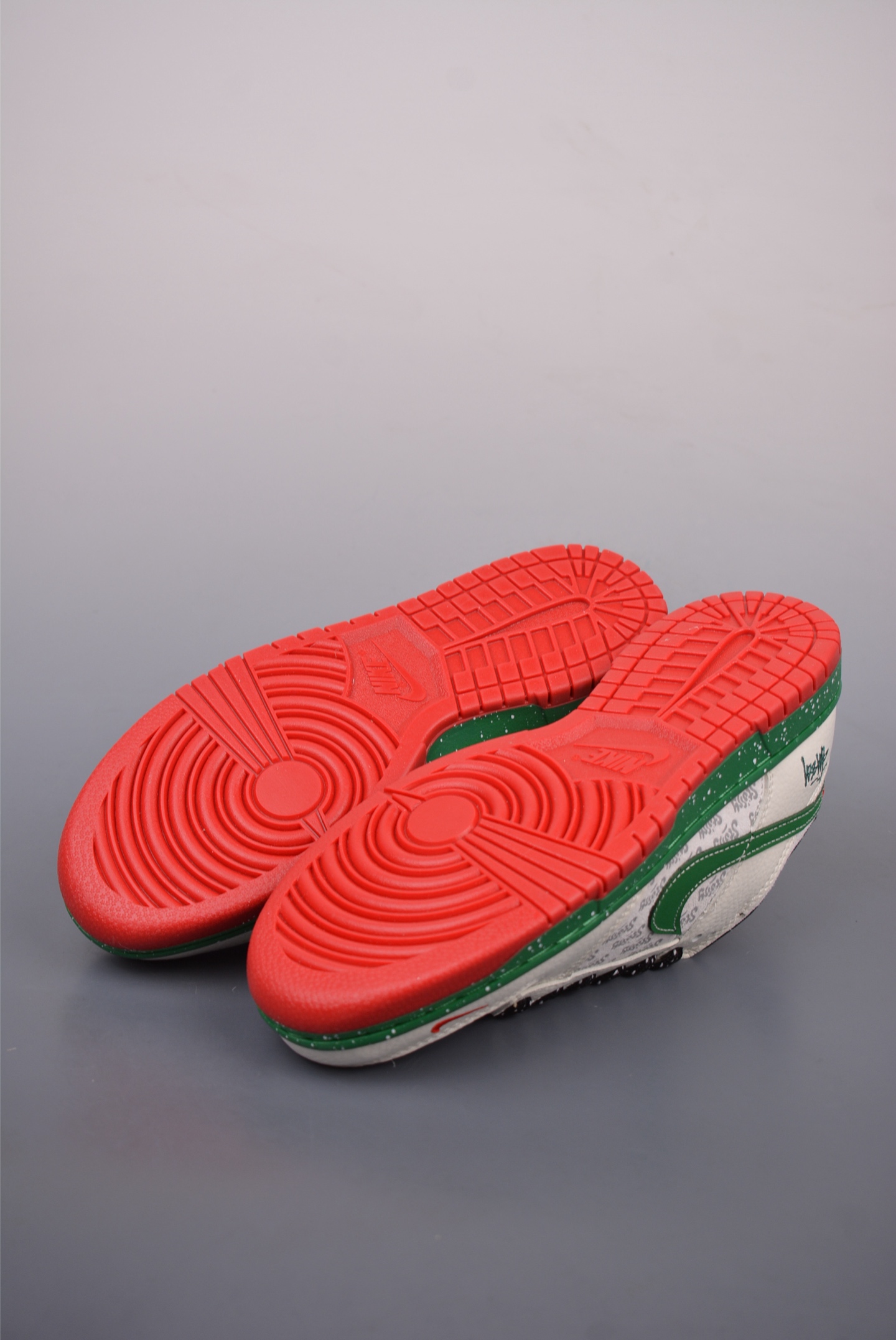 Stussy x Nike By You SB Dunk Low Retro SP Sneakers White Red Green SC9207-406