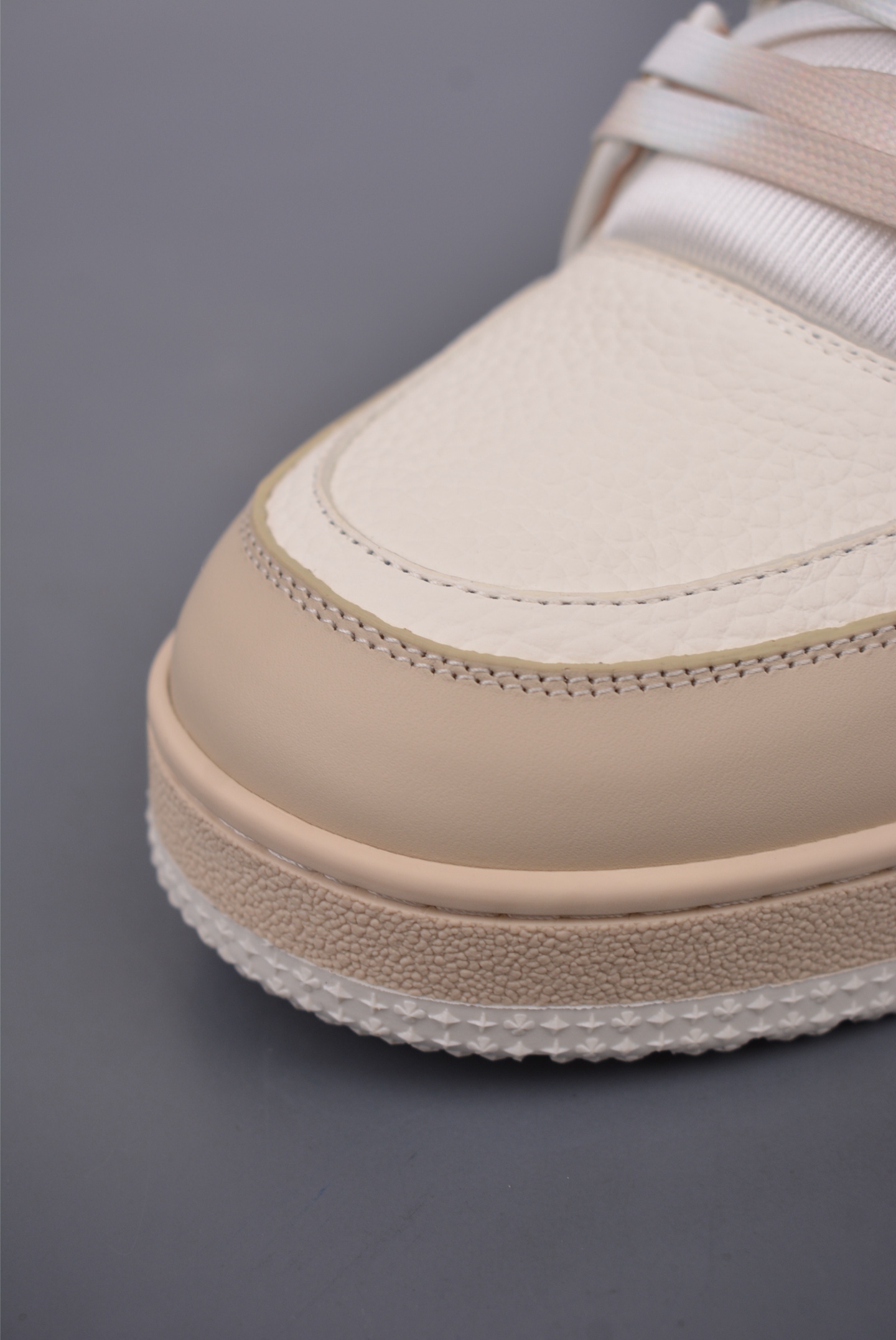 Louis Vuitton Trainer Sneaker Low Off-White