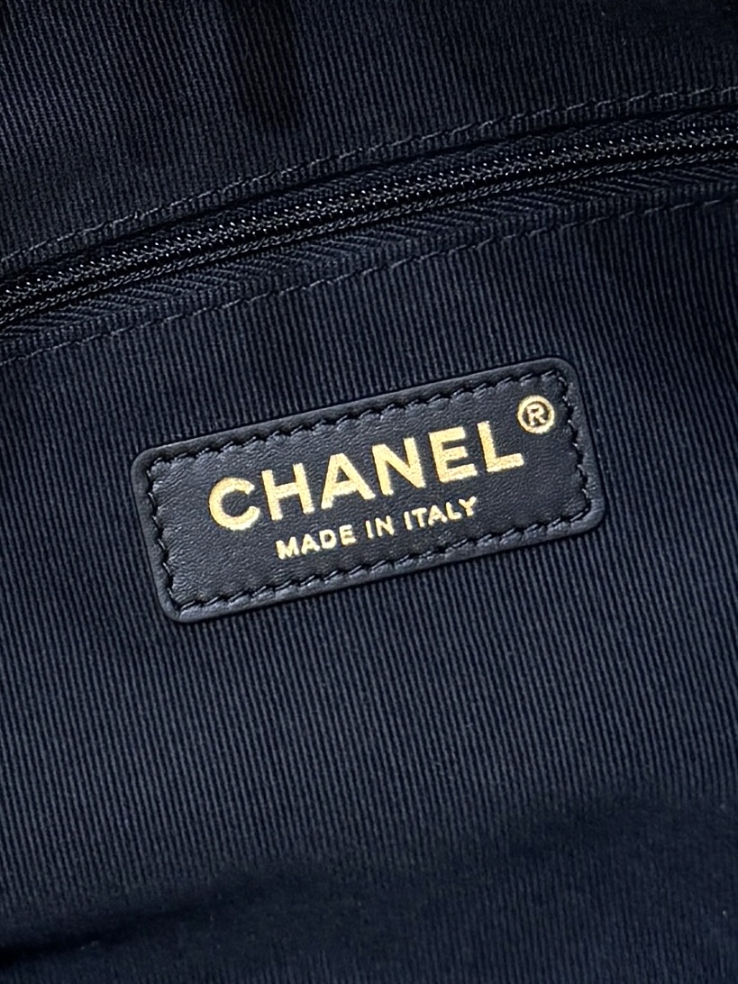 Chanel 25A High-end Handicraft Workshop Suede Colorblock Vertical Hobo AS5636 00158