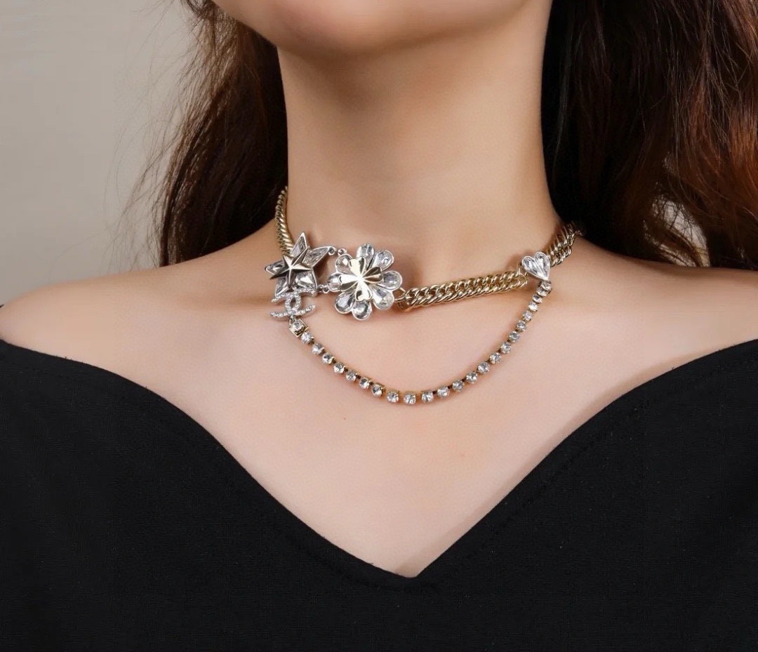 Chanel four-leaf clover star metal chain necklace