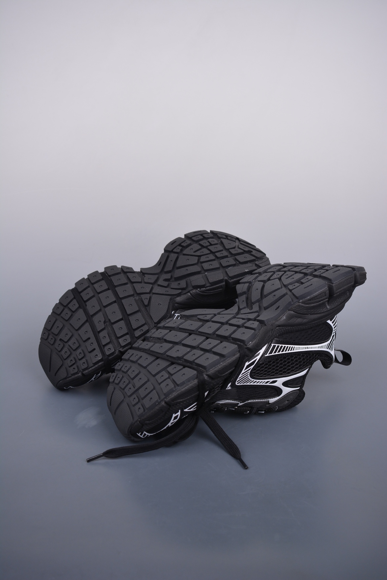 BALENCIAGA 3XL Sneakers Black and White