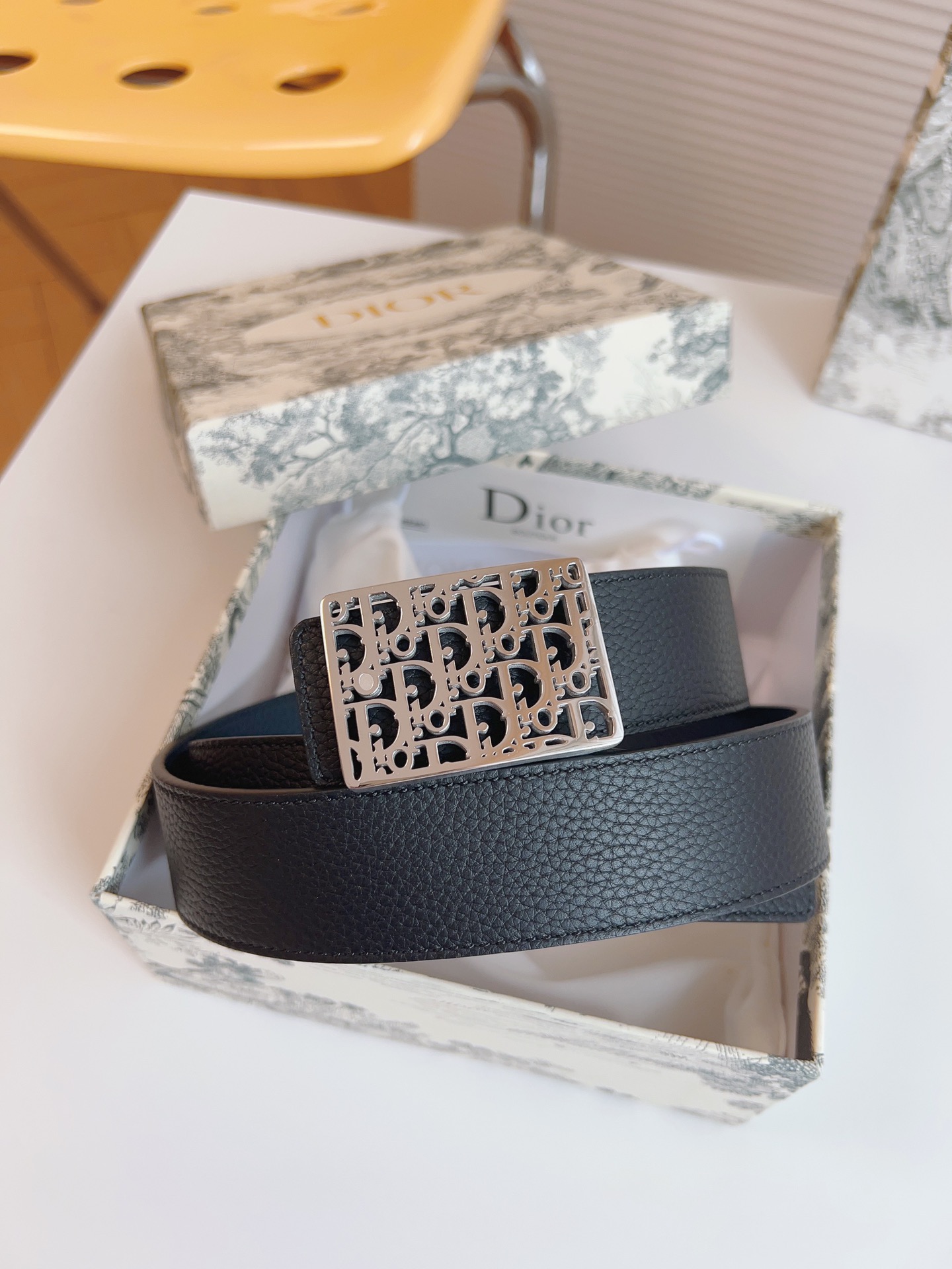 Dior hollow buckle cowhide double-sided belt 3.5CM wide