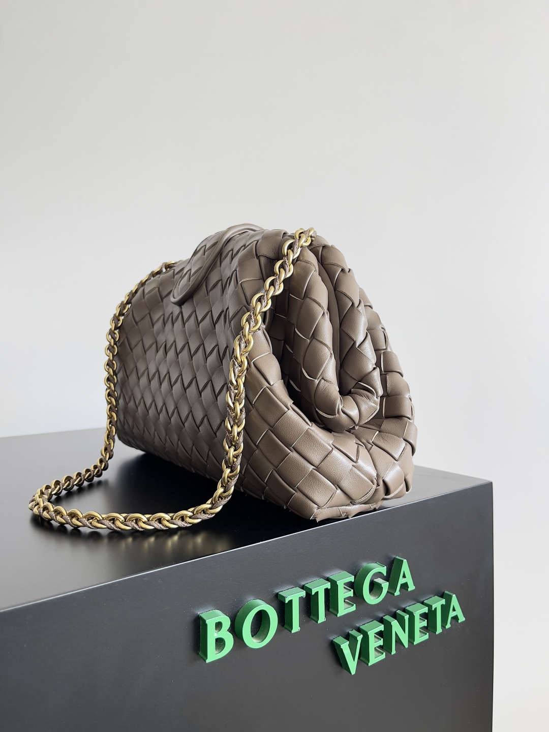 Bottega Veneta LAUREN CLUTCH chain clutch bag 785807