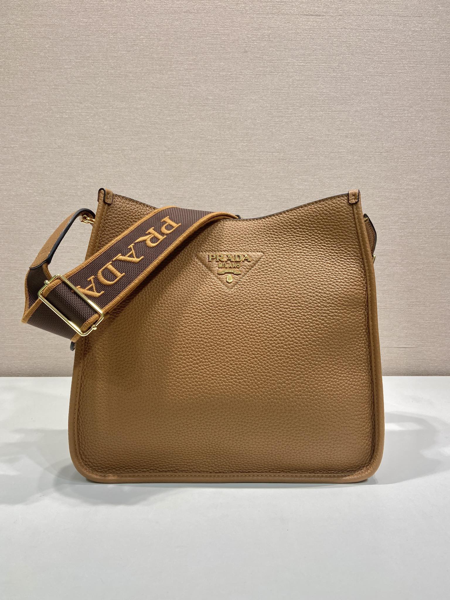 Prada Large Tote Bag 1BC073