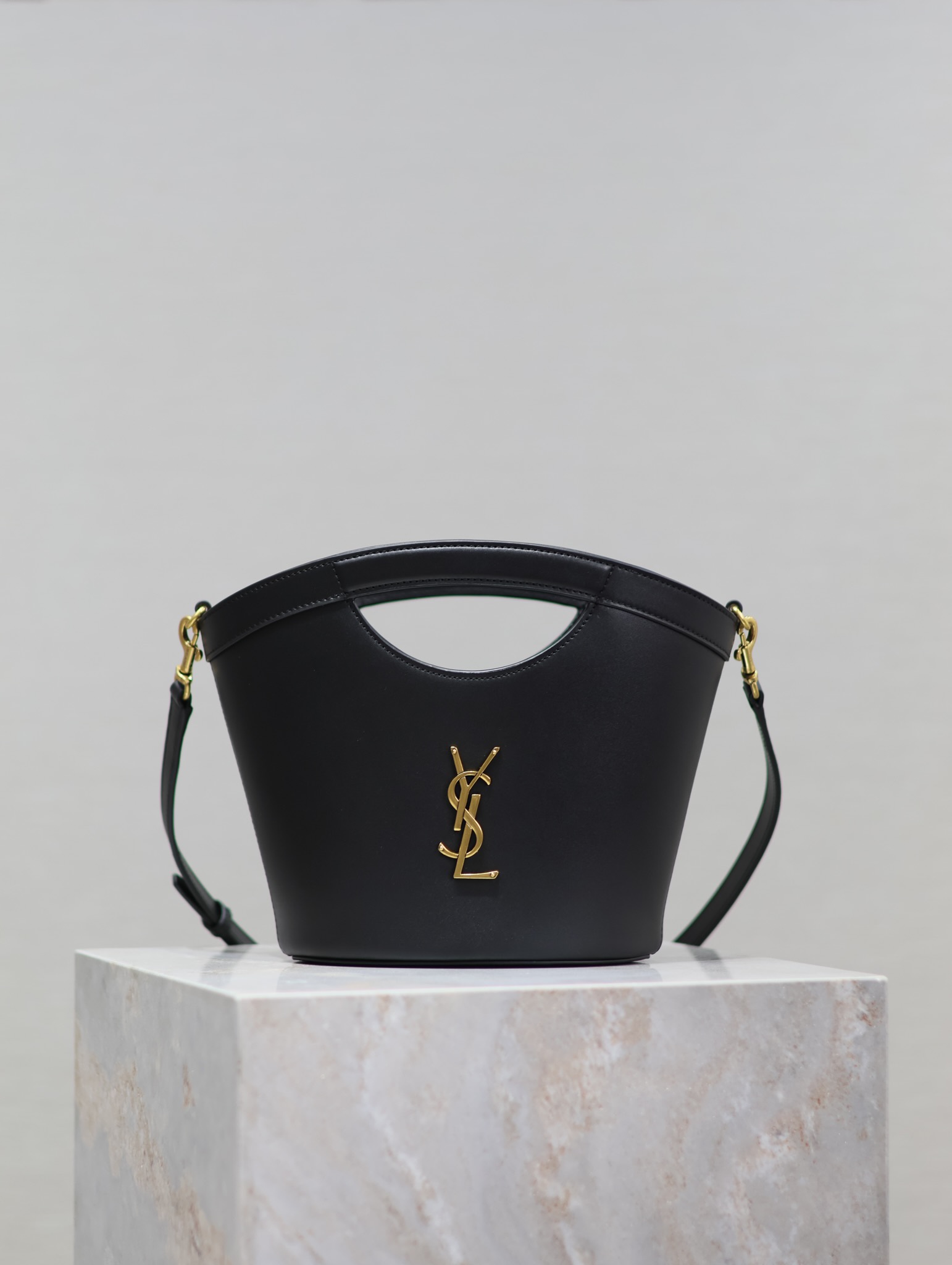 Yves Saint Laurent tote fan-shaped basket bag 791069