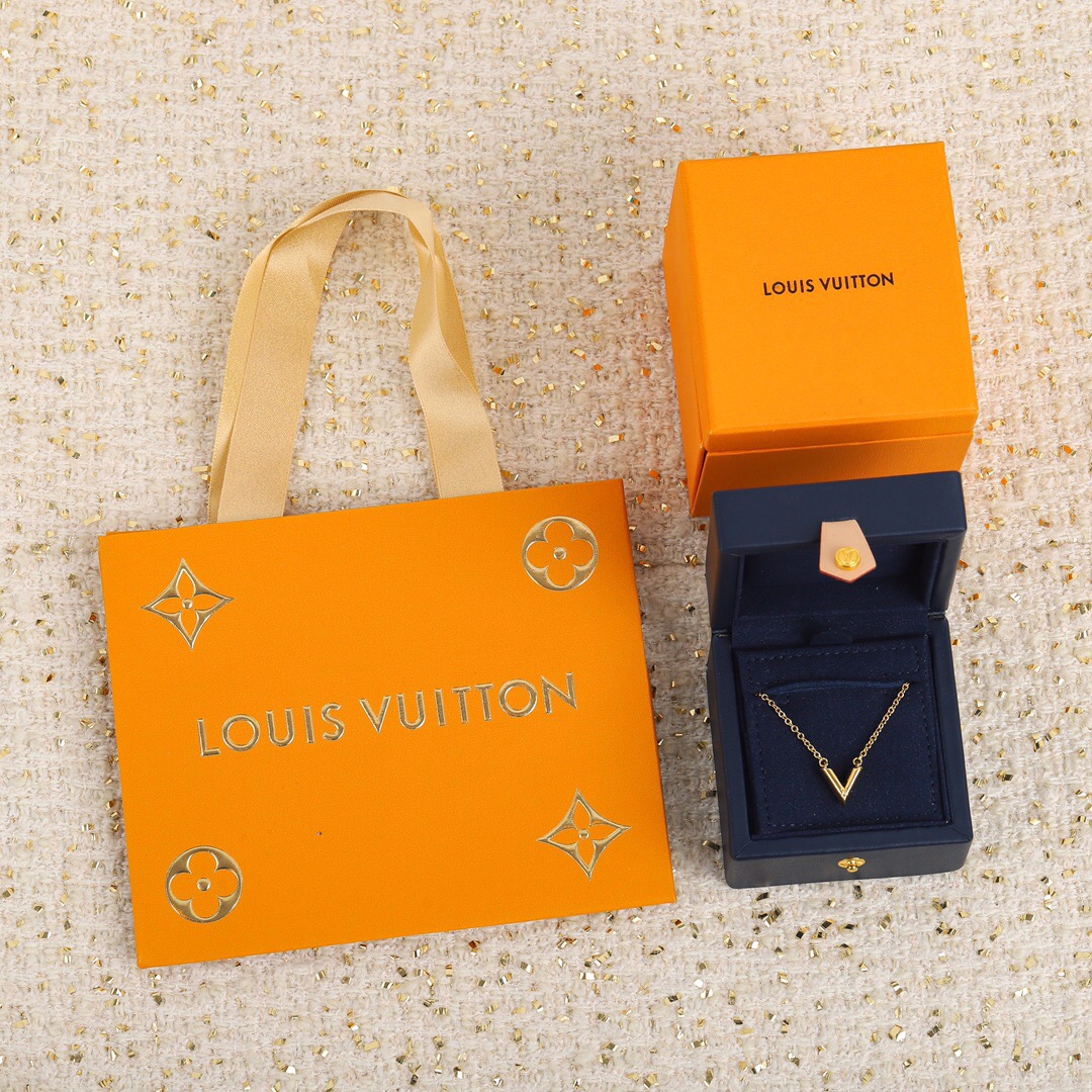 Louis Vuitton V necklace